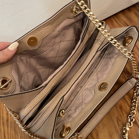 Michael kors purse - Picture 3 of 6